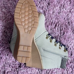 Maurice’s heeled boots. Gray Venetian fabric with a tan sole. Size 9 1/2